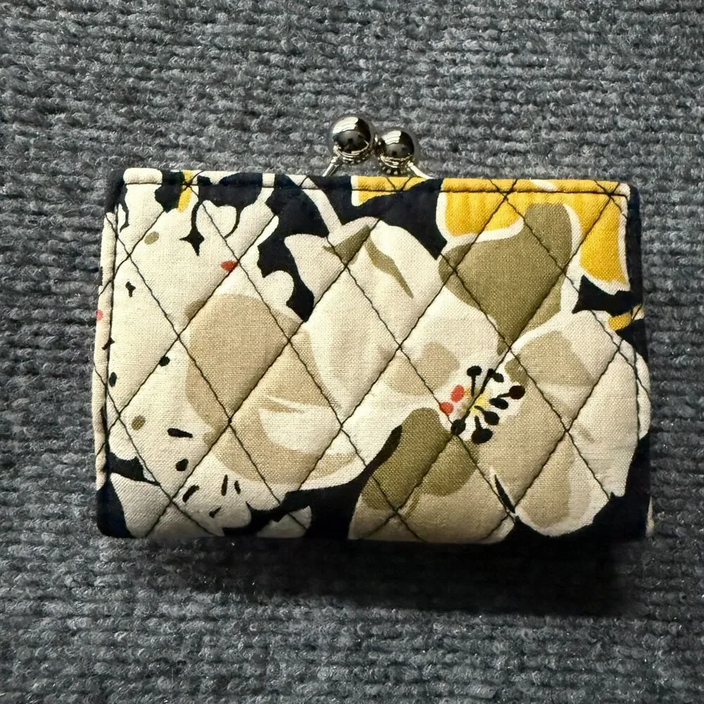 Vera Bradley Snappy Wallet Black‎ Floral Quilted Kiss Clasp Card Holder Hippie
